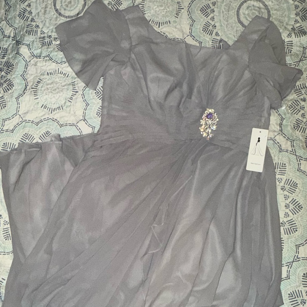 Elegant Chiffon Silver Mother of the Bride/Groom Formal Dress with Embellishment